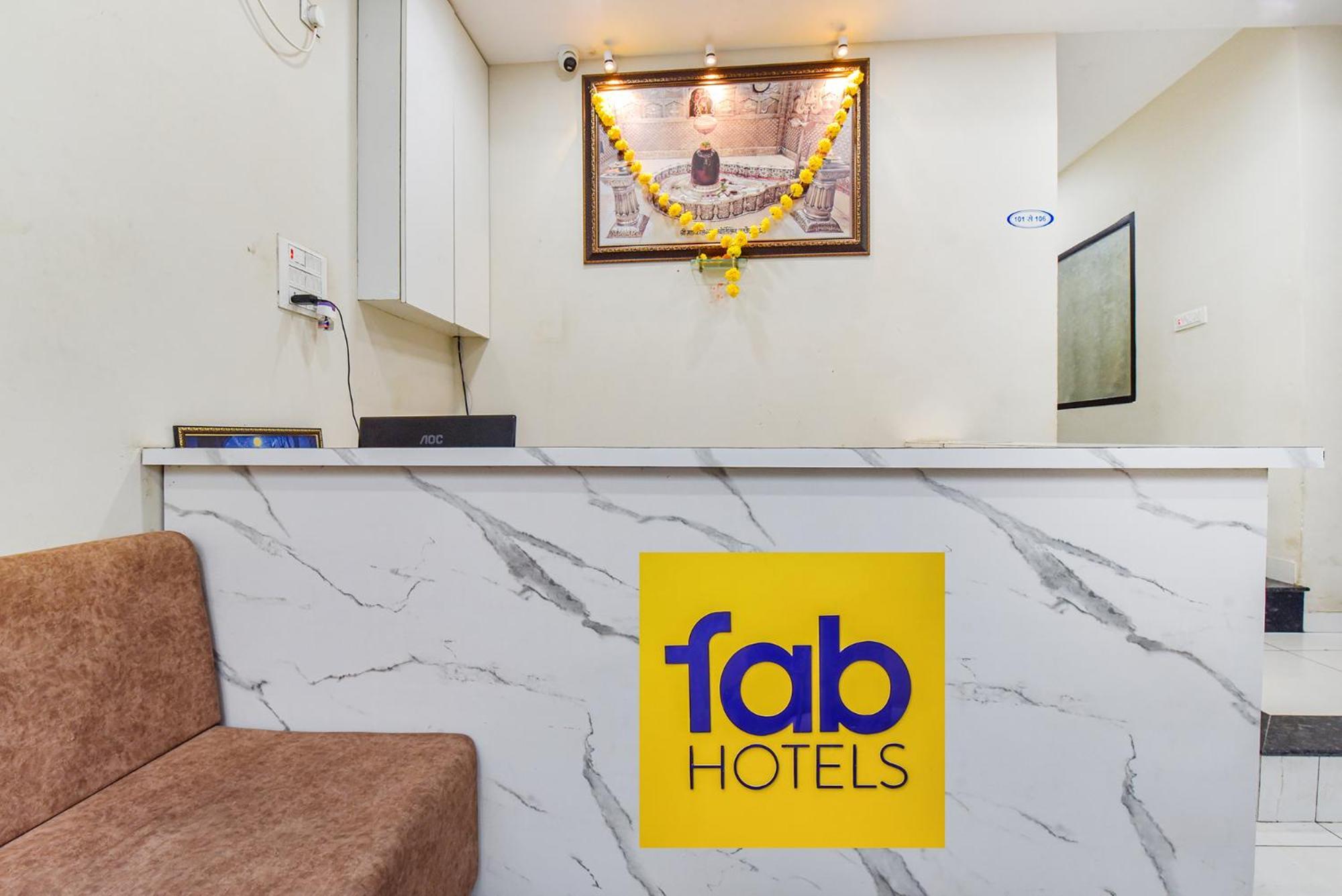 Fabexpress Devani Palace Ujjain Buitenkant foto