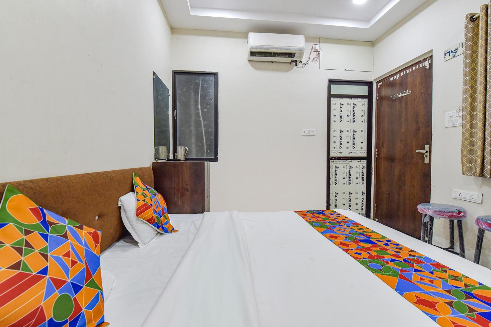 Fabexpress Devani Palace Ujjain Buitenkant foto