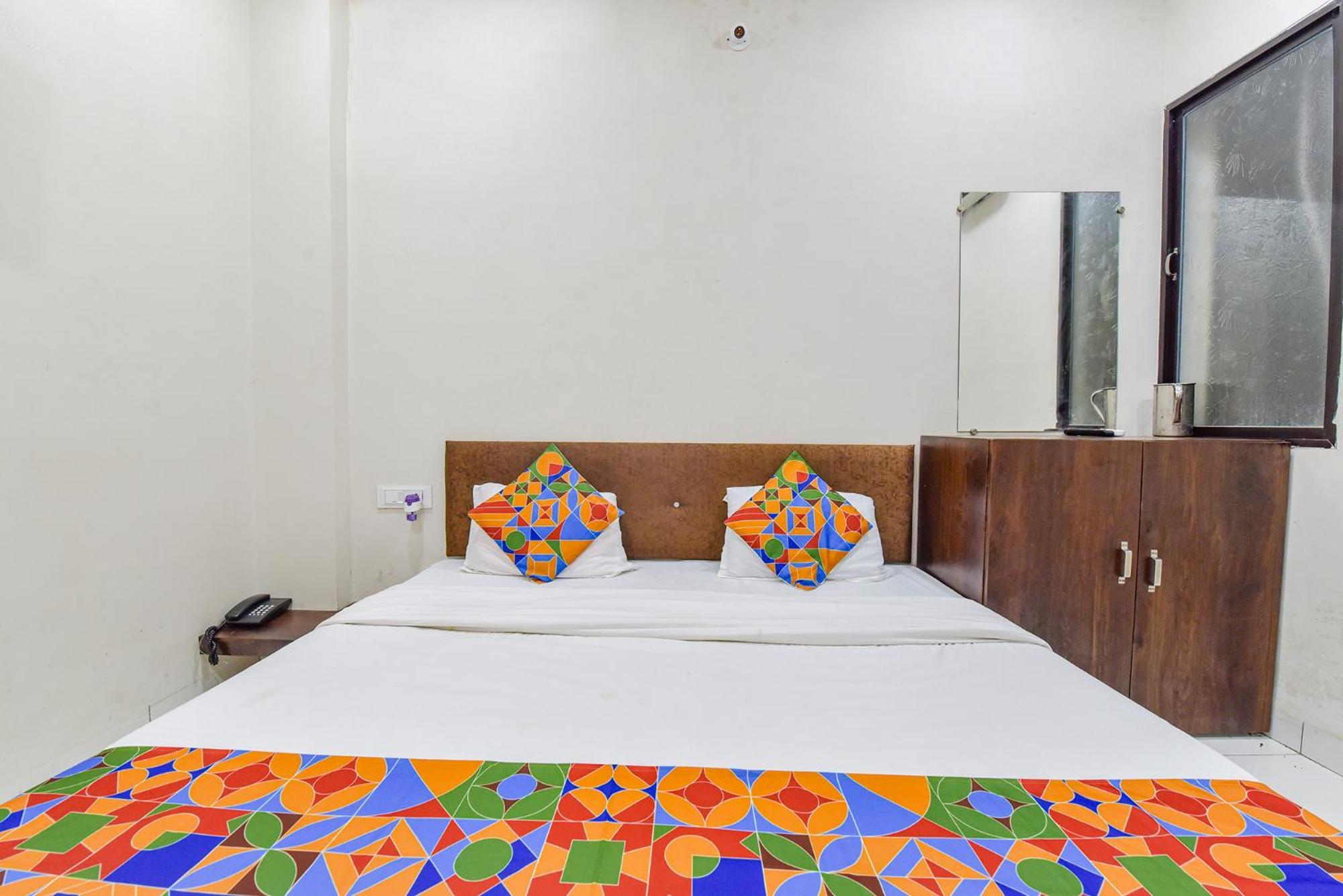 Fabexpress Devani Palace Ujjain Buitenkant foto
