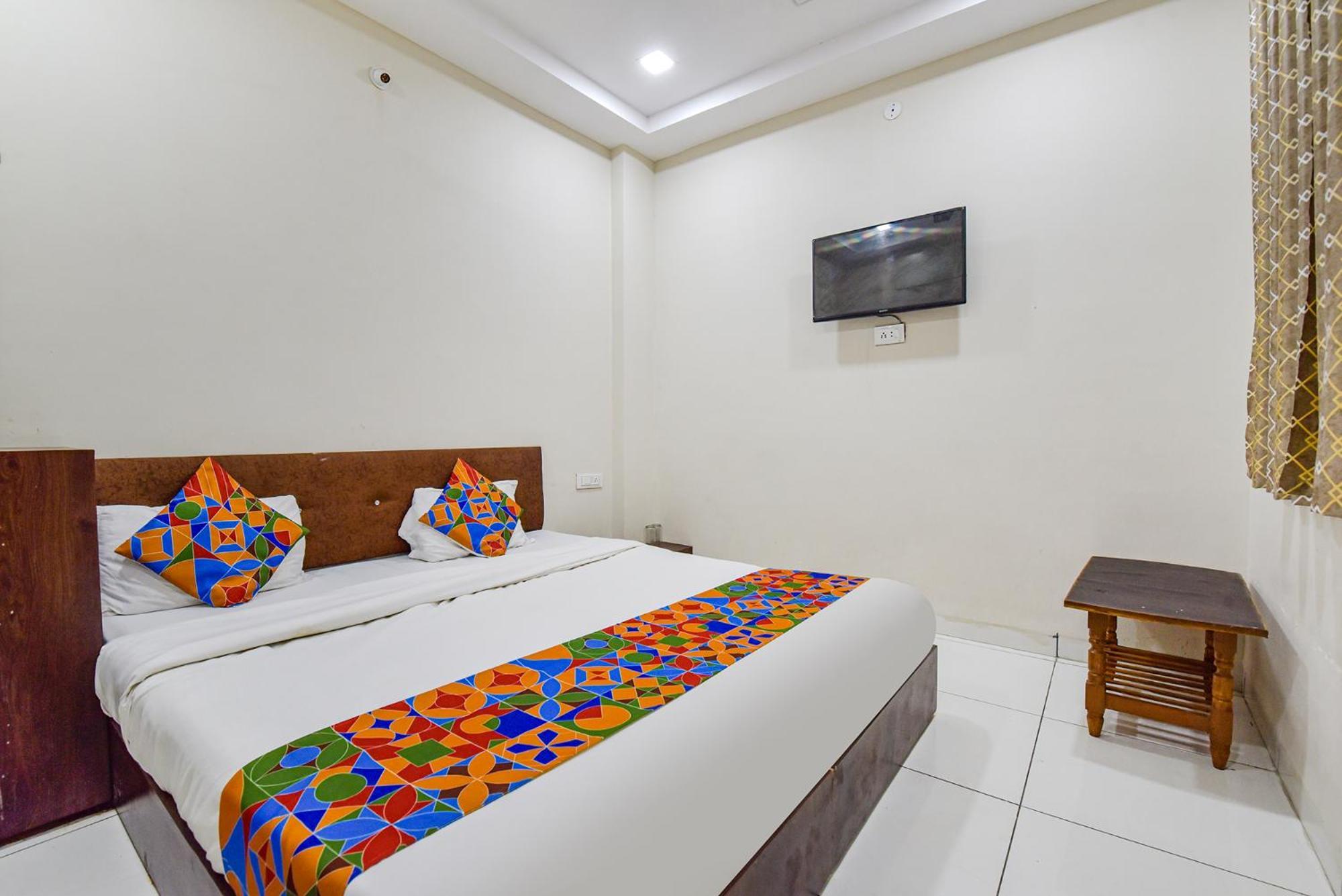 Fabexpress Devani Palace Ujjain Buitenkant foto