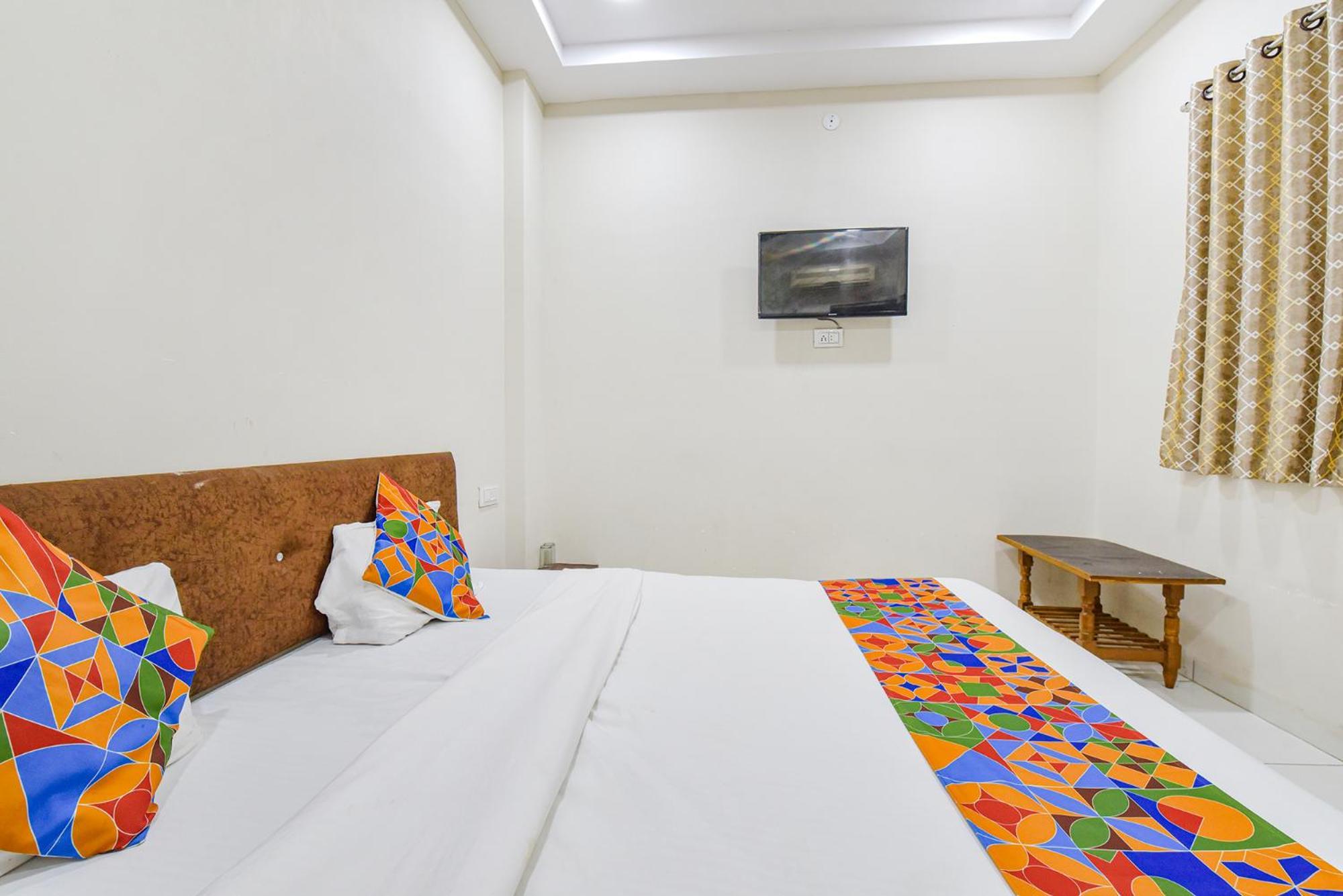 Fabexpress Devani Palace Ujjain Buitenkant foto