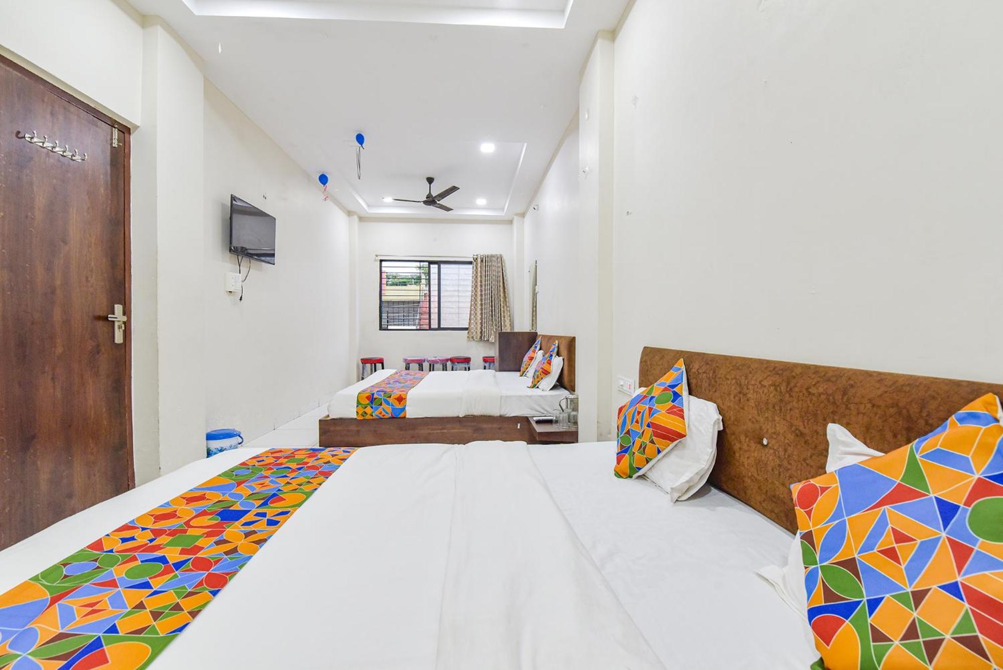 Fabexpress Devani Palace Ujjain Buitenkant foto