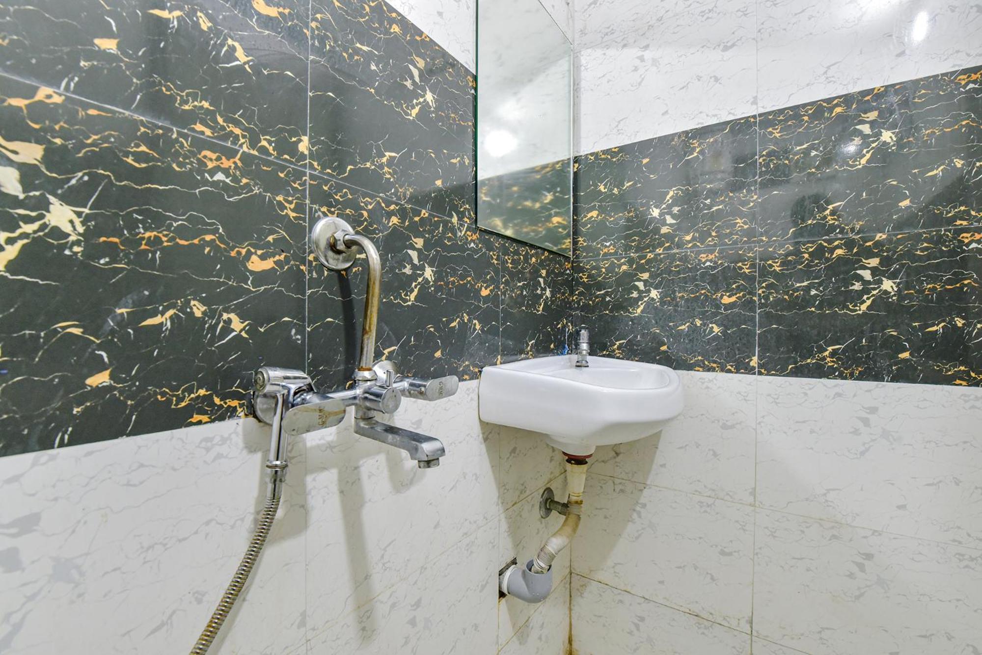 Fabexpress Devani Palace Ujjain Buitenkant foto