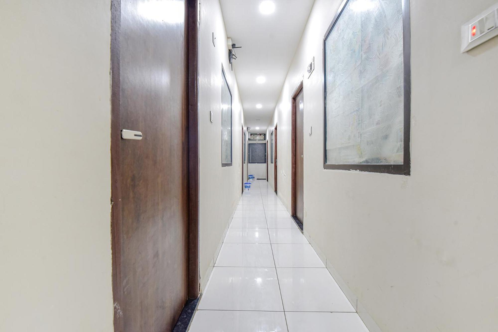 Fabexpress Devani Palace Ujjain Buitenkant foto