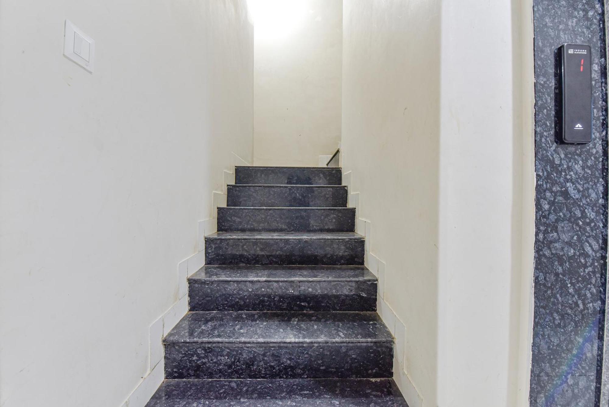Fabexpress Devani Palace Ujjain Buitenkant foto